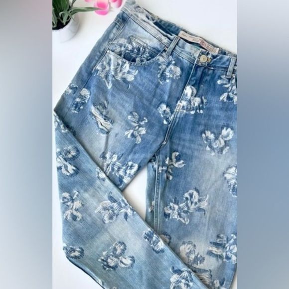 ZARA ripped faded Jeans with white flowers - Picture 5 of 5